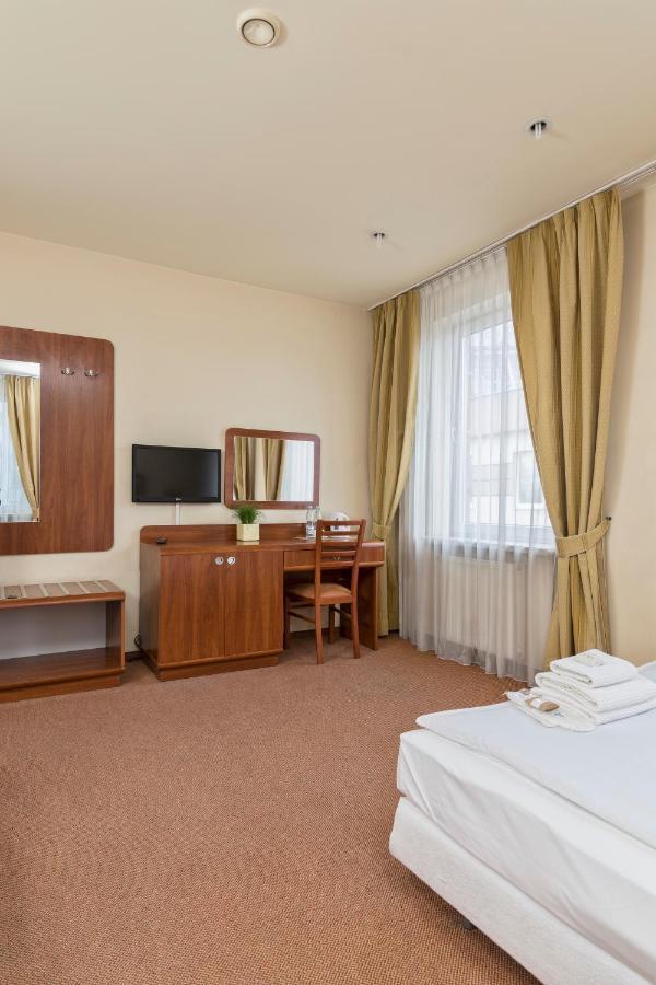 Hotel Colibra วอร์ซอ ภายนอก รูปภาพ